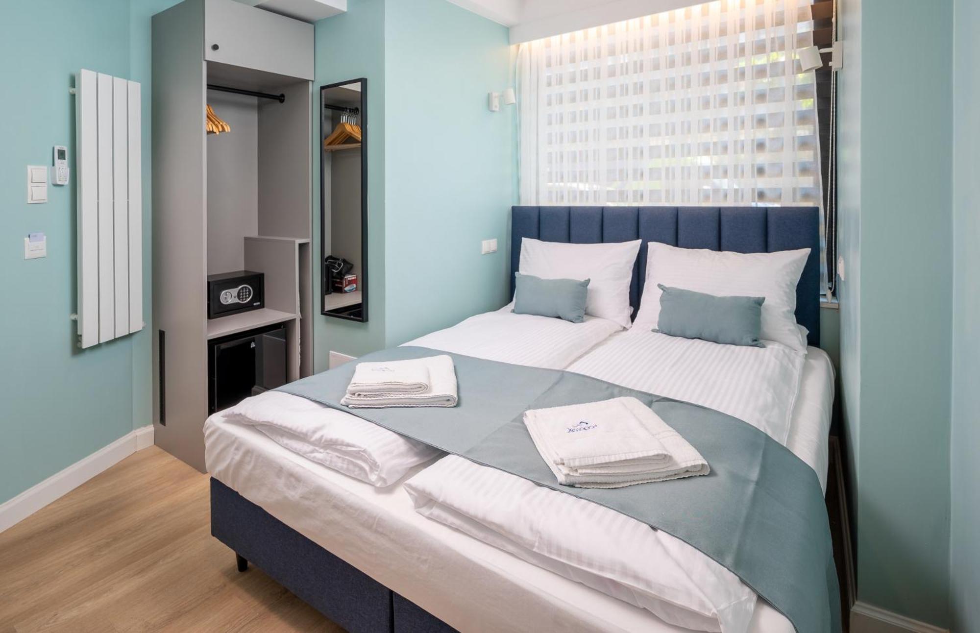 Jess Inn Hostel Rondo Charles De Gaulle Varsovie Extérieur photo