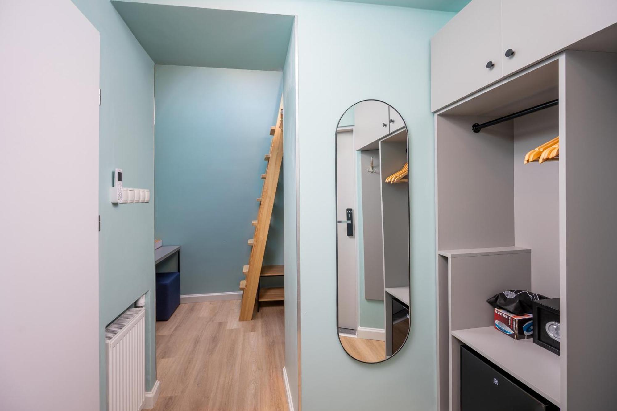 Jess Inn Hostel Rondo Charles De Gaulle Varsovie Extérieur photo